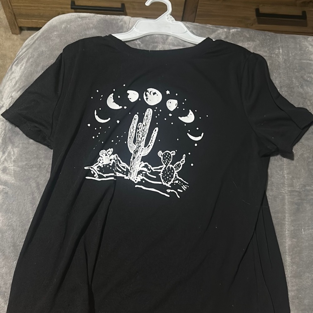 black graphic tee